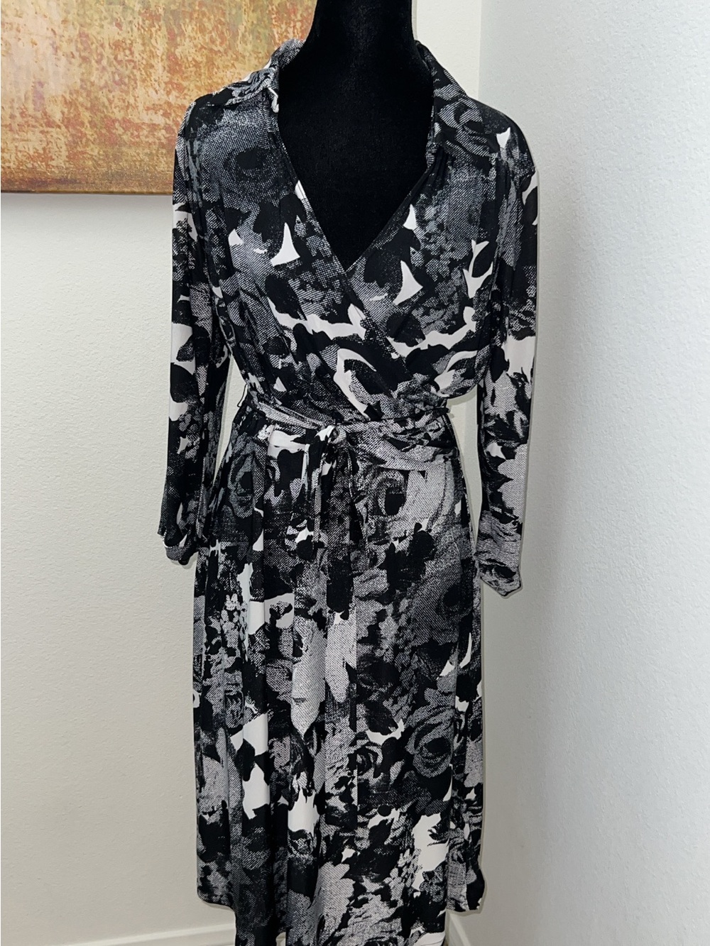 Source Unknown Black & White Floral Wrap Midi Dress